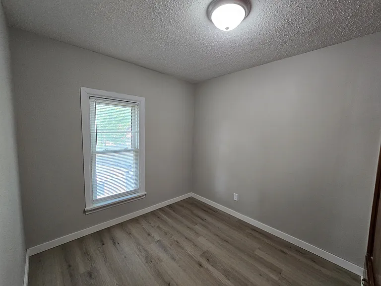 422 Baltimore St — Photo 24