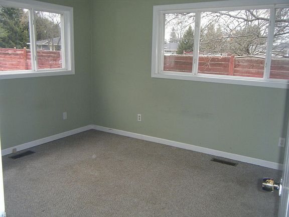 5th image of 536 Pembroke Dr