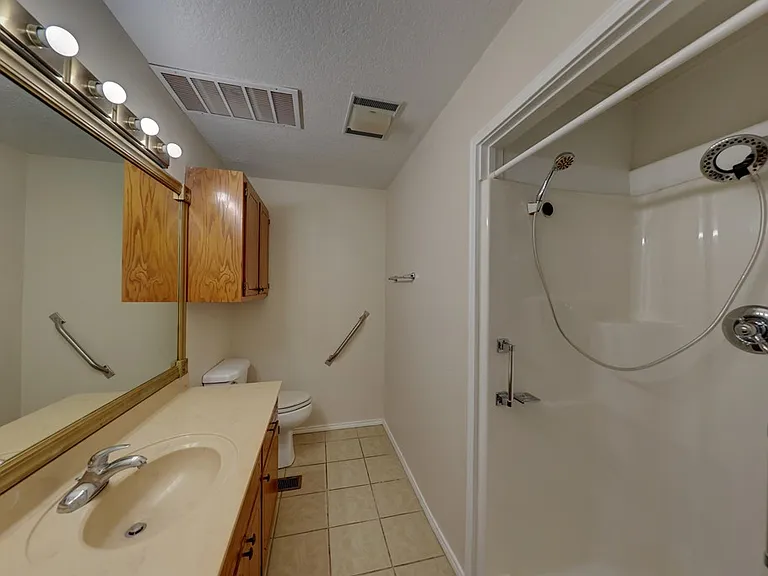 2745 Bandera Hwy — Photo 14