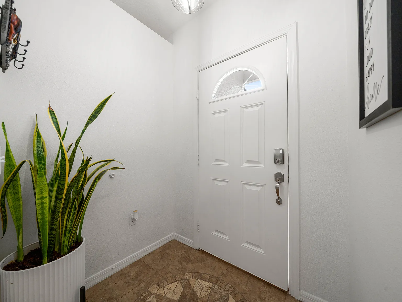 3 bed, 1856 sqft, $1,950 — Photo 3
