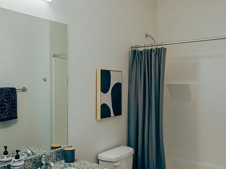 Anvil 38 Apartments — Photo 15