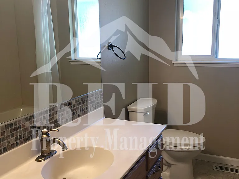 4813 Sandra Ln NE — Photo 17