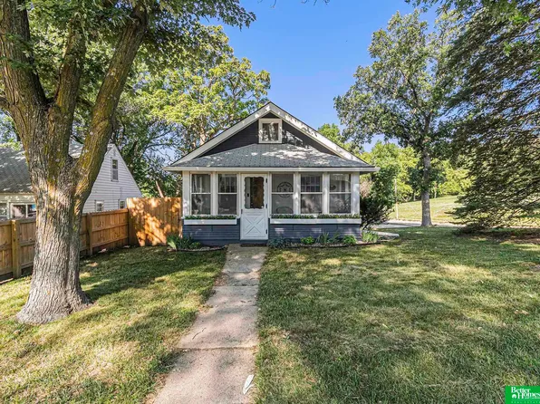 7752 N 37th St, Omaha, NE 68112