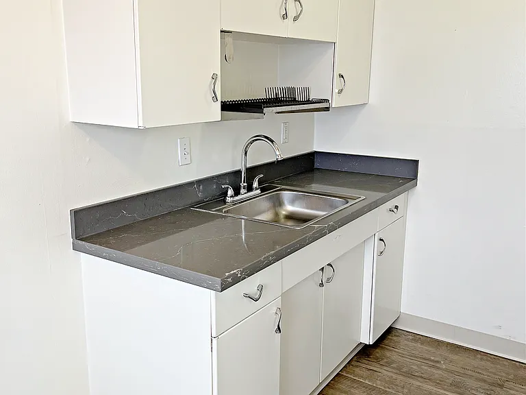 Capri Apartments — Photo 18