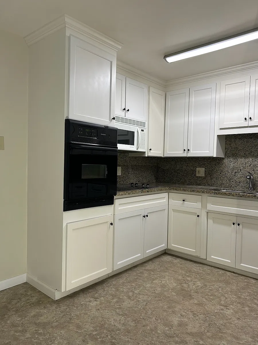 Building Photo - 47 Lester Ave #5