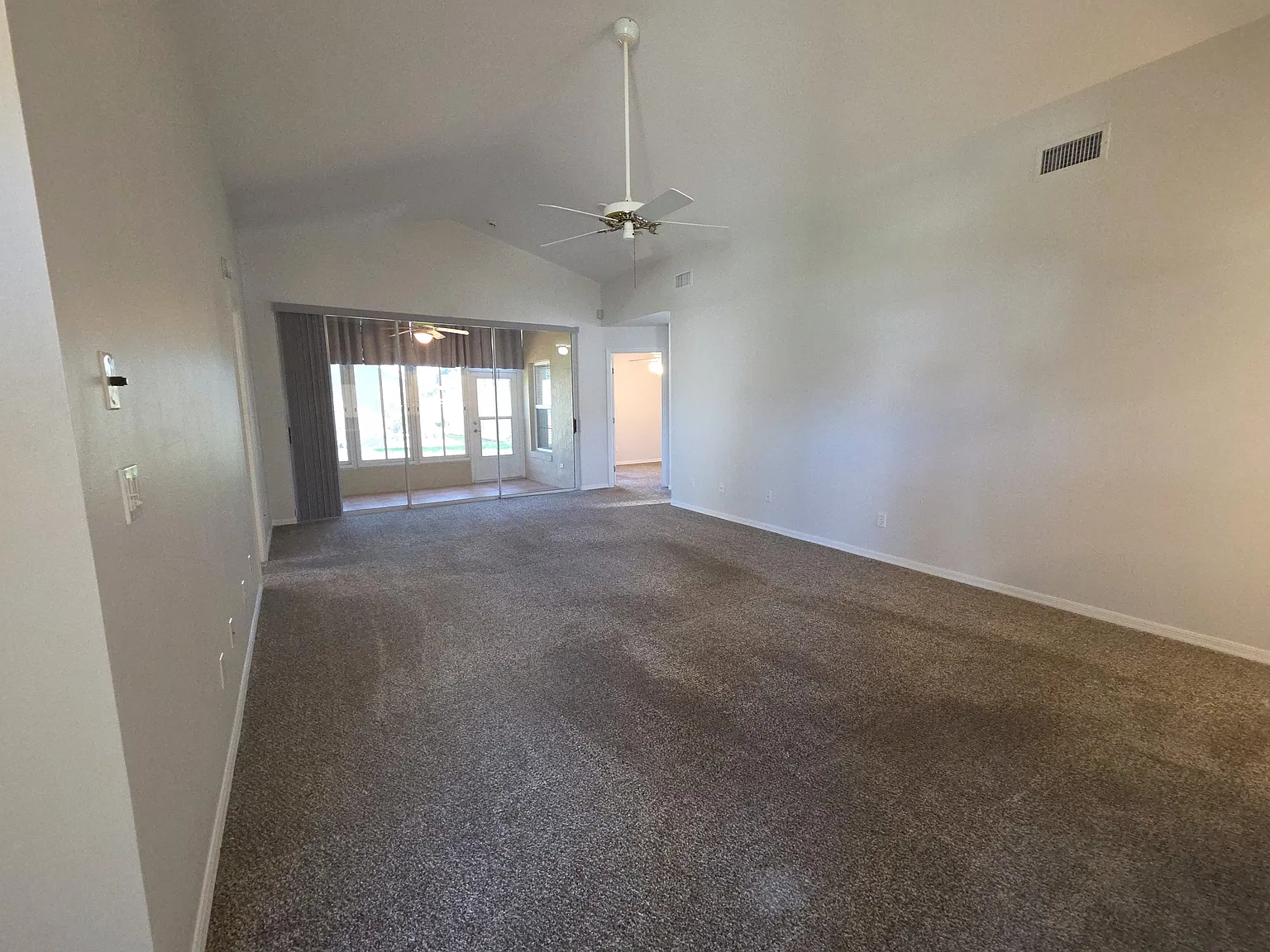3 bed, 1597 sqft, $1,950 — Photo 4