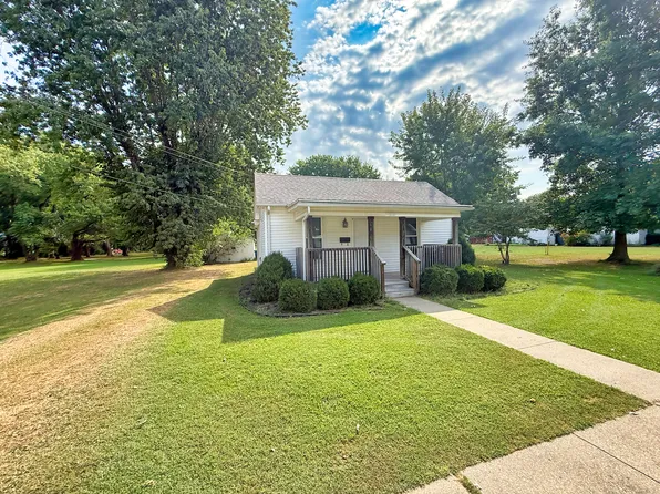 323 Austin Ave, Flora, IL 62839