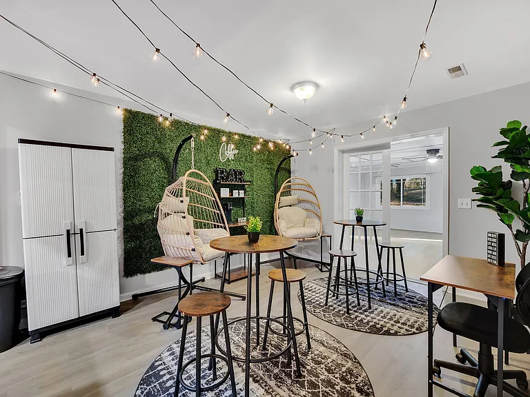 Sunlea Ln — Photo 2