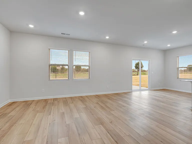 720 Emerson Ln — Photo 15