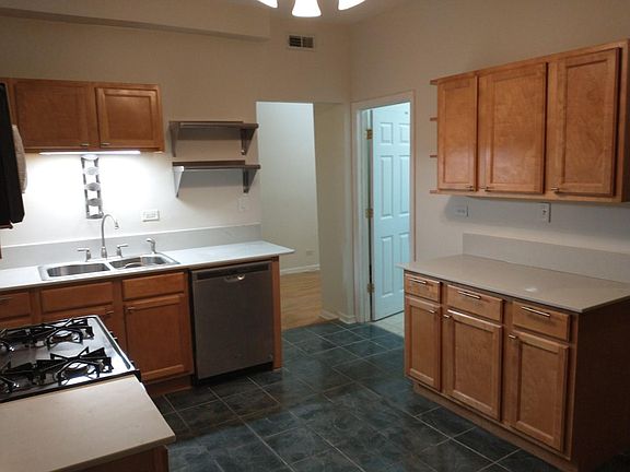 4th image of 2654 N Ashland Ave APT 1R