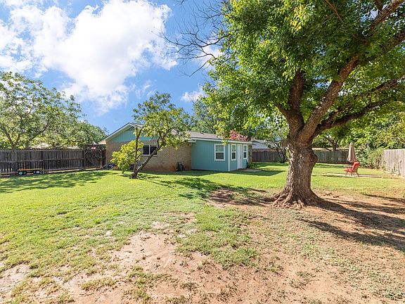 5th image of 211 Broadmoor Dr