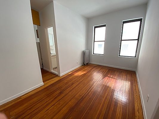 4th image of 360 W 15th St #402