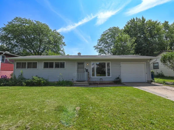 36339 N Edgewood Dr, Gurnee, IL 60031
