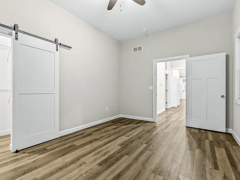 1112 E Spring St #1 — Photo 19