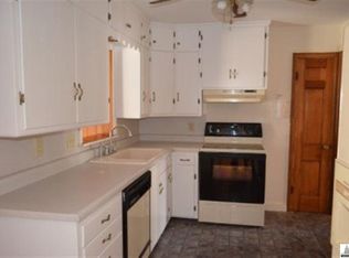 1909 SW Arnold Ave, Topeka, KS 66604