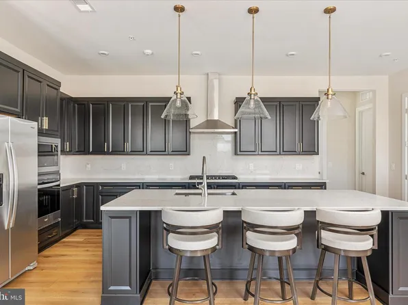 22127 Headwater Ter #400, Ashburn, VA 20148