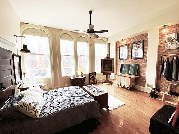 2nd image of 35 Lake St