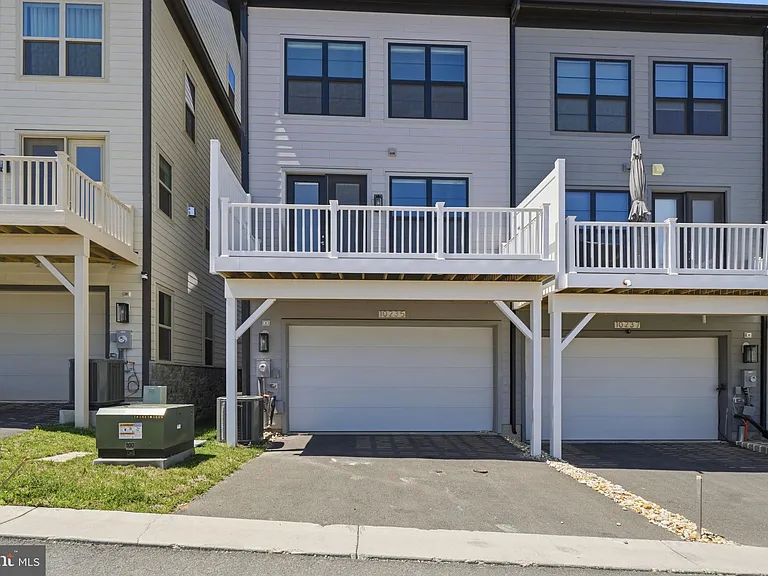 10235 Dalmatian St — Photo 25