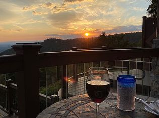 692 Rhododendron Rd, Hillsville, VA 24343