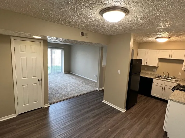 Cross Lakes Apartments — Photo 6