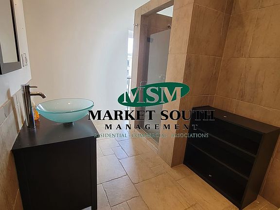 2nd image of 301 W Broughton St APT 4C