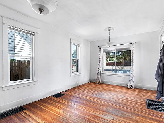 5th image of 411 Polk St
