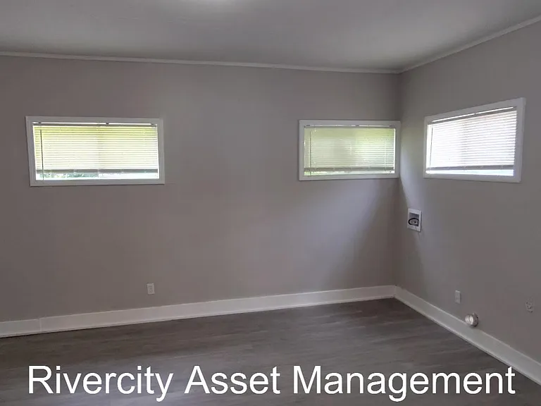 2386 Larose Ave — Photo 9
