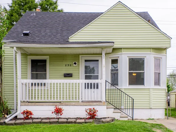 830 Saint Johns St, Wyandotte, MI 48192