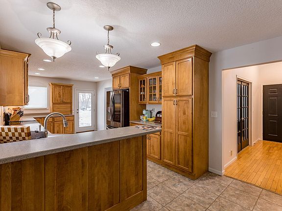 4th image of 303 Wood Creek Ln