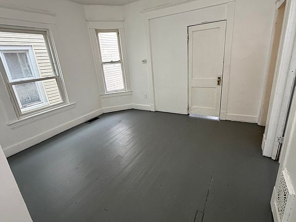 4th image of 82 Robinson St #1