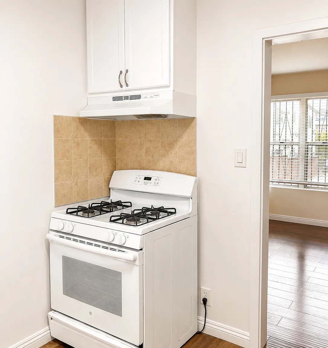 528 S Harvard Blvd — Photo 4