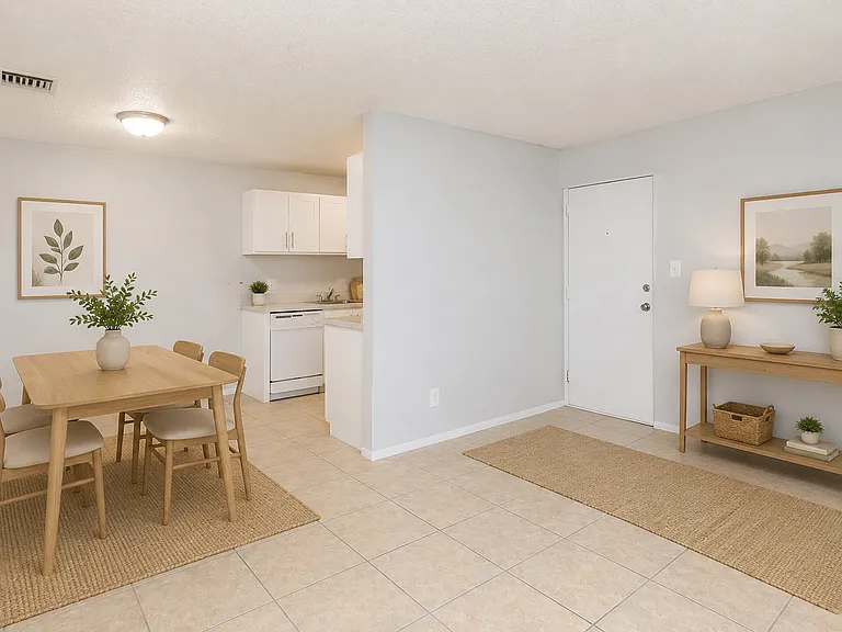Crown Pointe Apartments — Photo 17