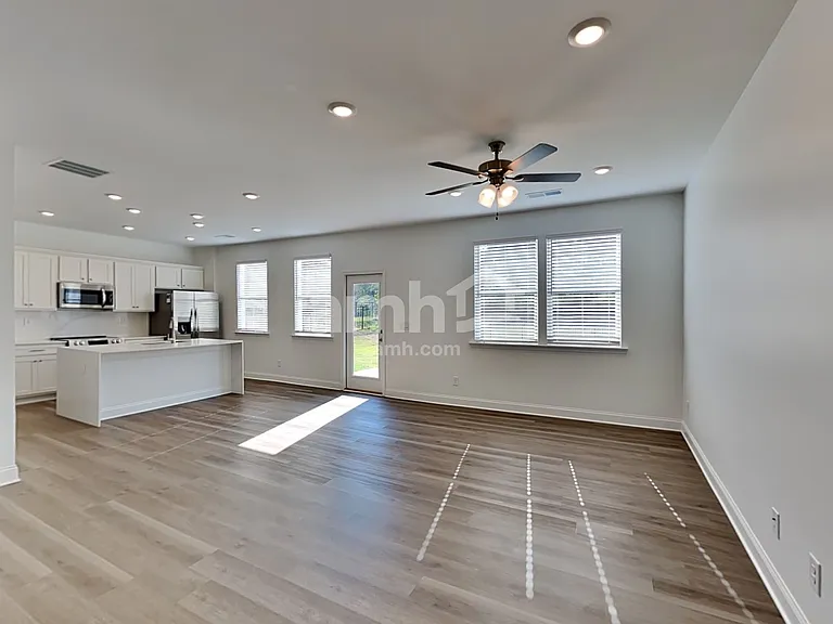 1025 Highland Walk — Photo 7