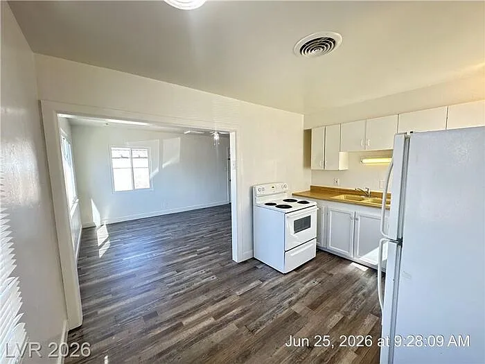 148 W Victory Rd — Photo 7