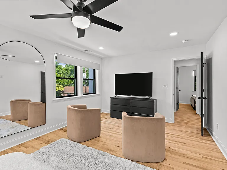 1329 Plumstead Rd — Photo 38