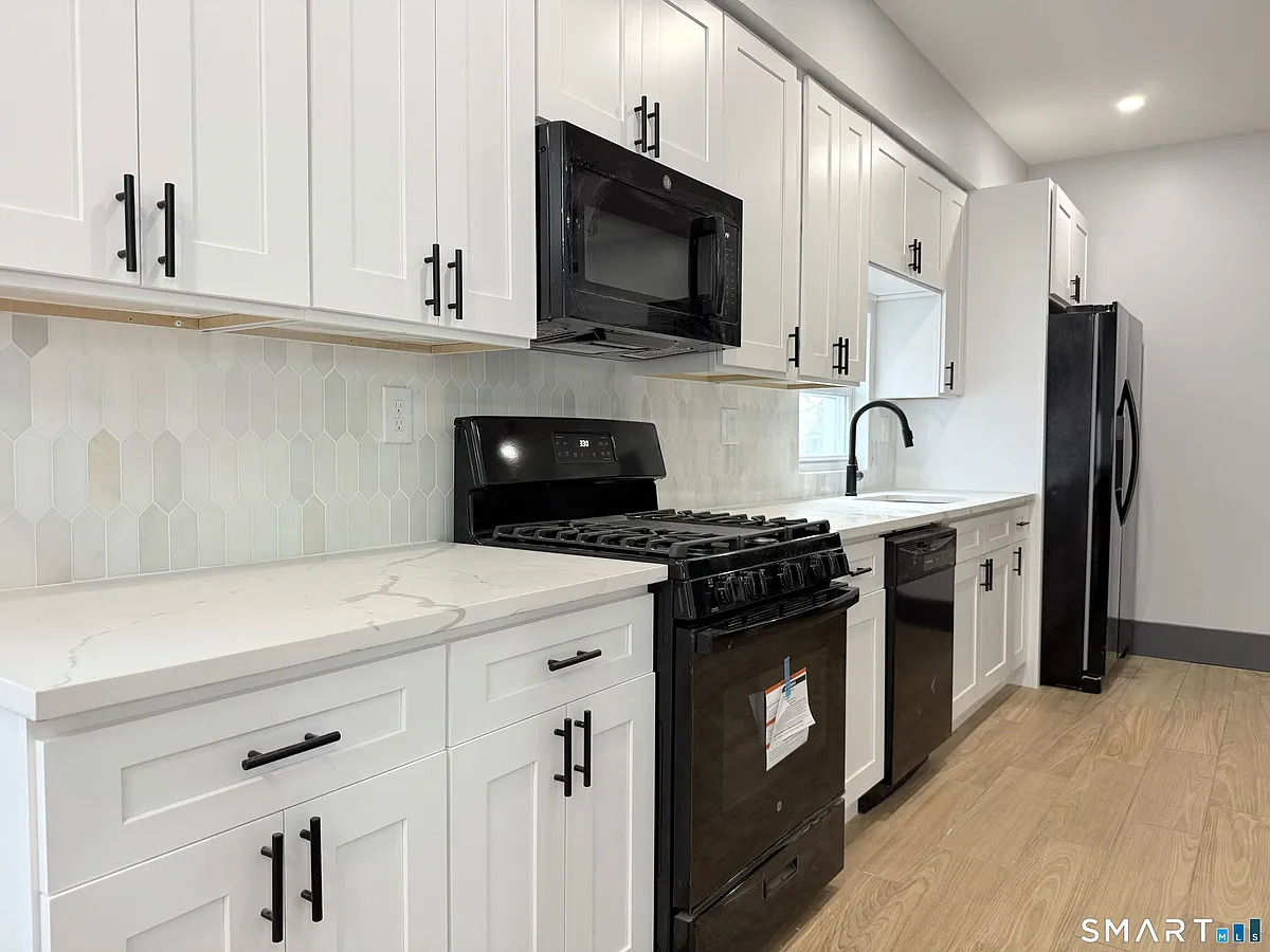 Building Photo - 134 Hubinger St #2