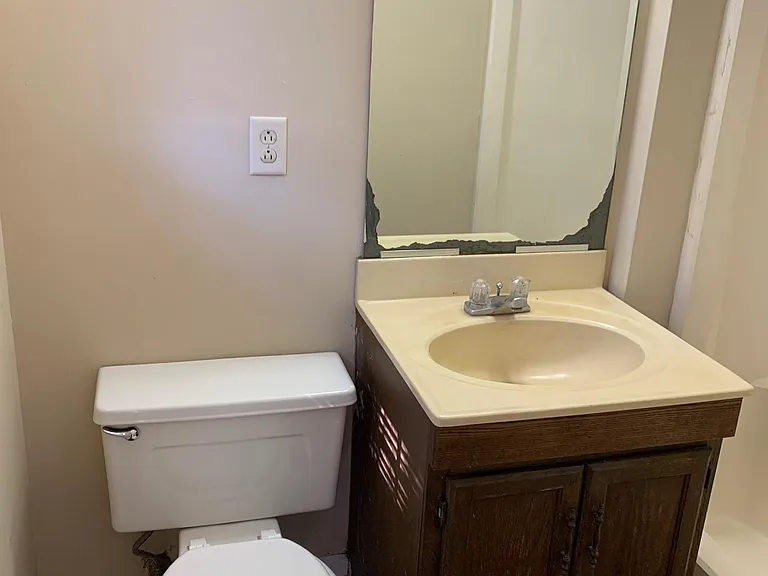 814 Robin Hood Trl — Photo 18