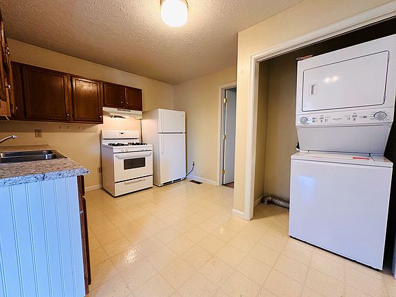 2nd image of 556 N Delphine Ave APT 2