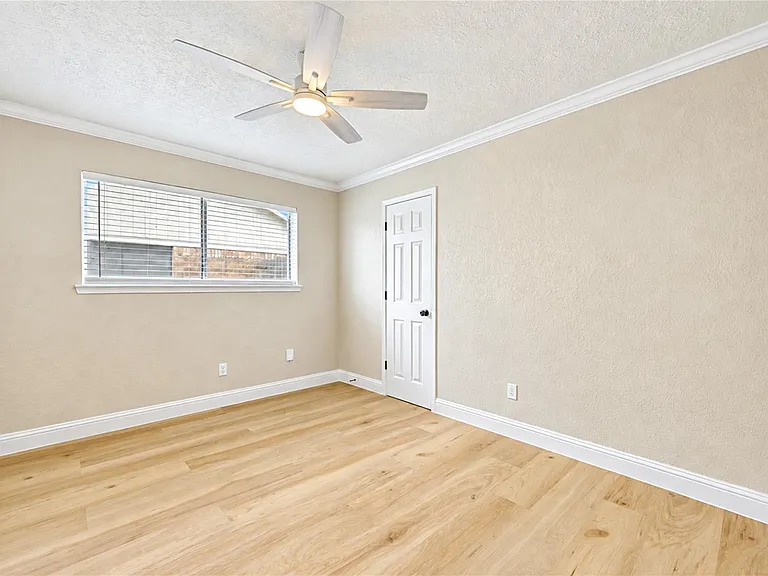 4911 Fairdale St — Photo 20