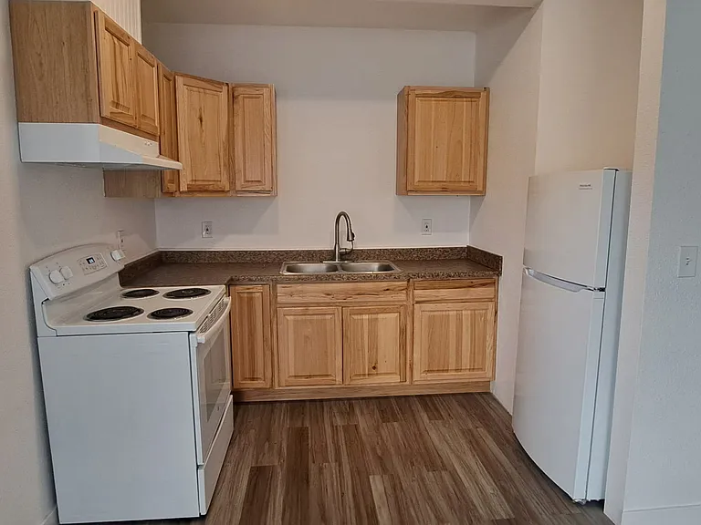 115 SE 6th St #102 — Photo 4