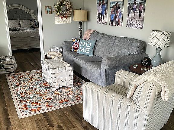 5th image of 1950 Hinkle Rd