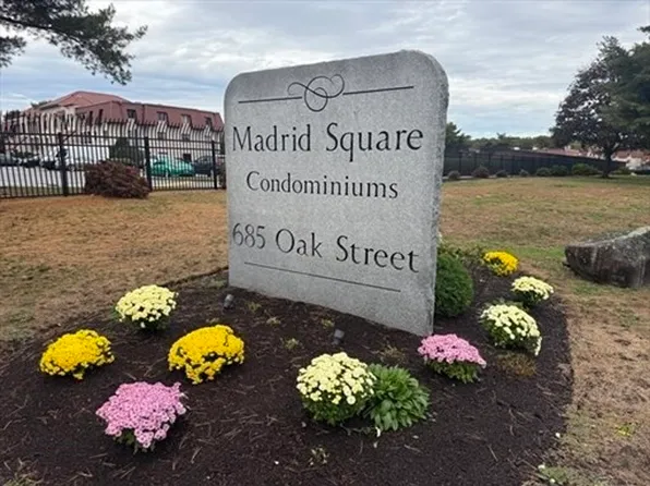 685 Oak St #25, Brockton, MA 02301