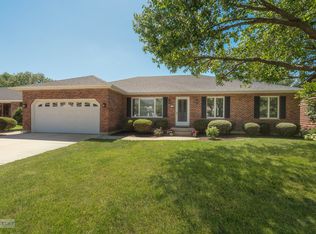 77 Brockway Dr, Oswego, IL