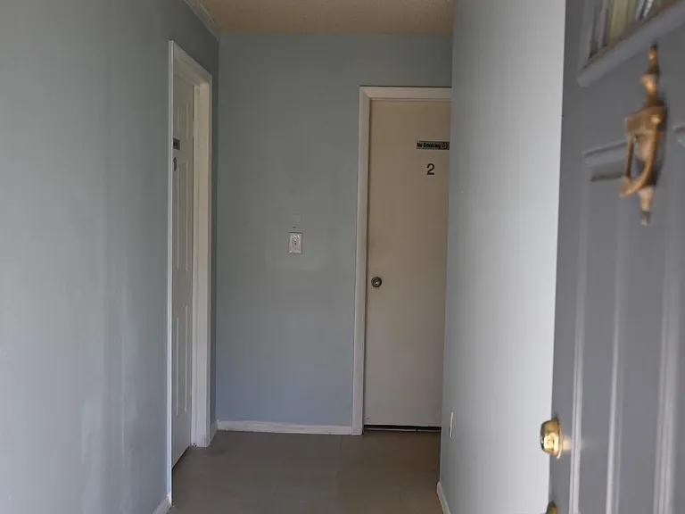 1115 E Oak St — Photo 6