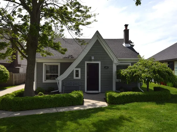 37915 Lakeshore Dr, Harrison Township, MI 48045