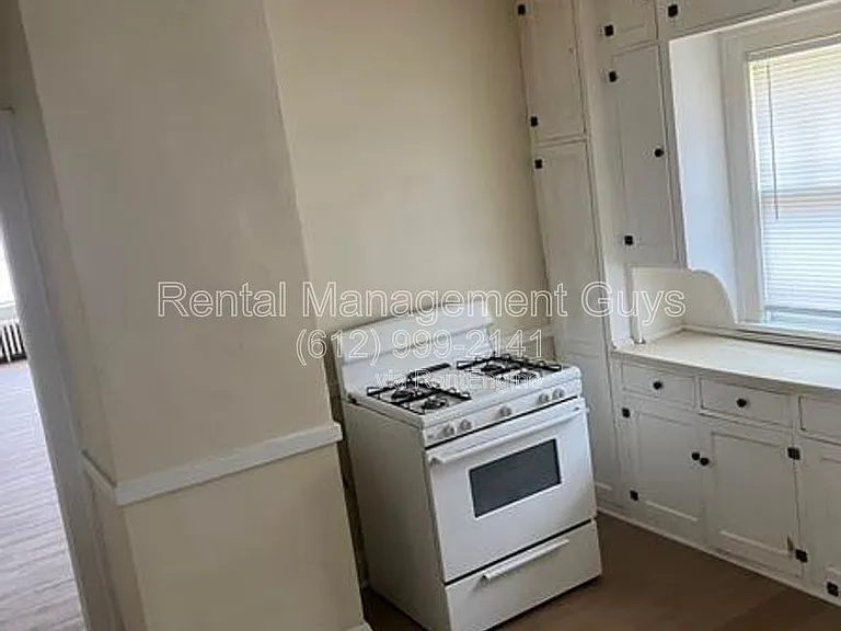1649 Russell Ave N #2 — Photo 20