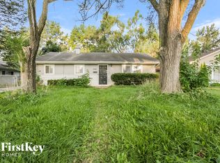 1722 Papoose Rd, Carpentersville, IL 60110