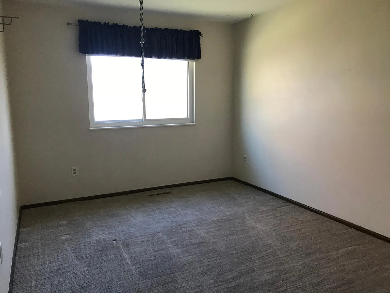 4 bed, 1800 sqft, $2,500 — Photo 3