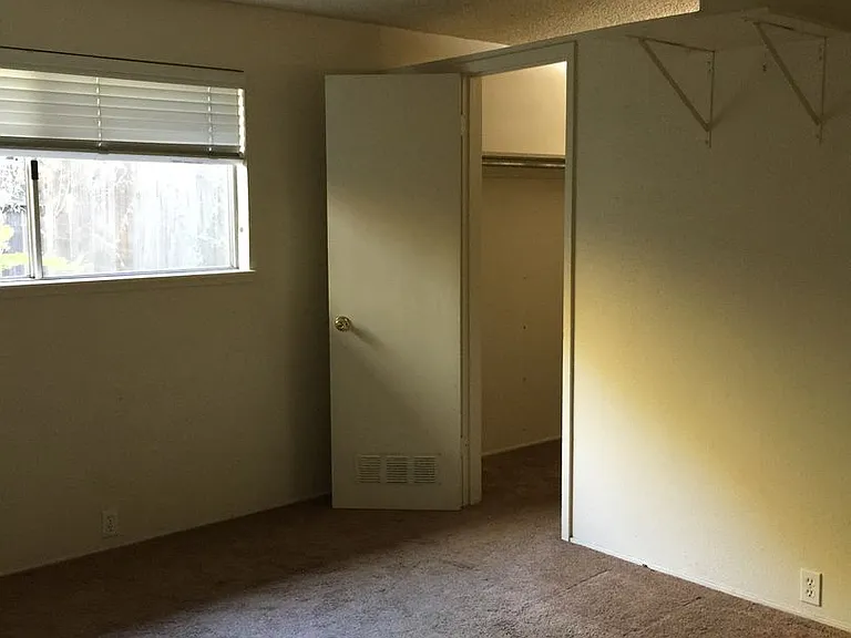 1333 Notre Dame Dr — Photo 13