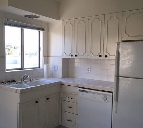 5th image of 867 Via De La Paz APT 4